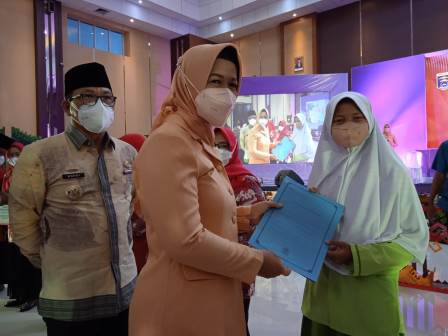 Foto, Walikota dan Wakil Walikota Kota Metro, Menghadiri DIRGAHAYU ke-22 Dharma Wanita Persatuan