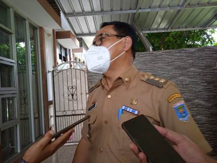 Foto, Walikota Metro Dr. Wahdi, Berikan Surat Edaran Untuk Penggalangan Bantuan Korban Erupsi Gunung Semeru