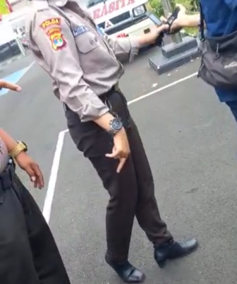 Foto, Dua Wartawan Saat Liputan di BPN Bandar Lampung Mendapat Intimidasi Satpam