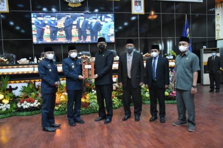 Foto, DPRD Metro Gelar Rapat Paripurna Penyampaian SK Rekomendasi LKPJ Wali Kota Metro 2022